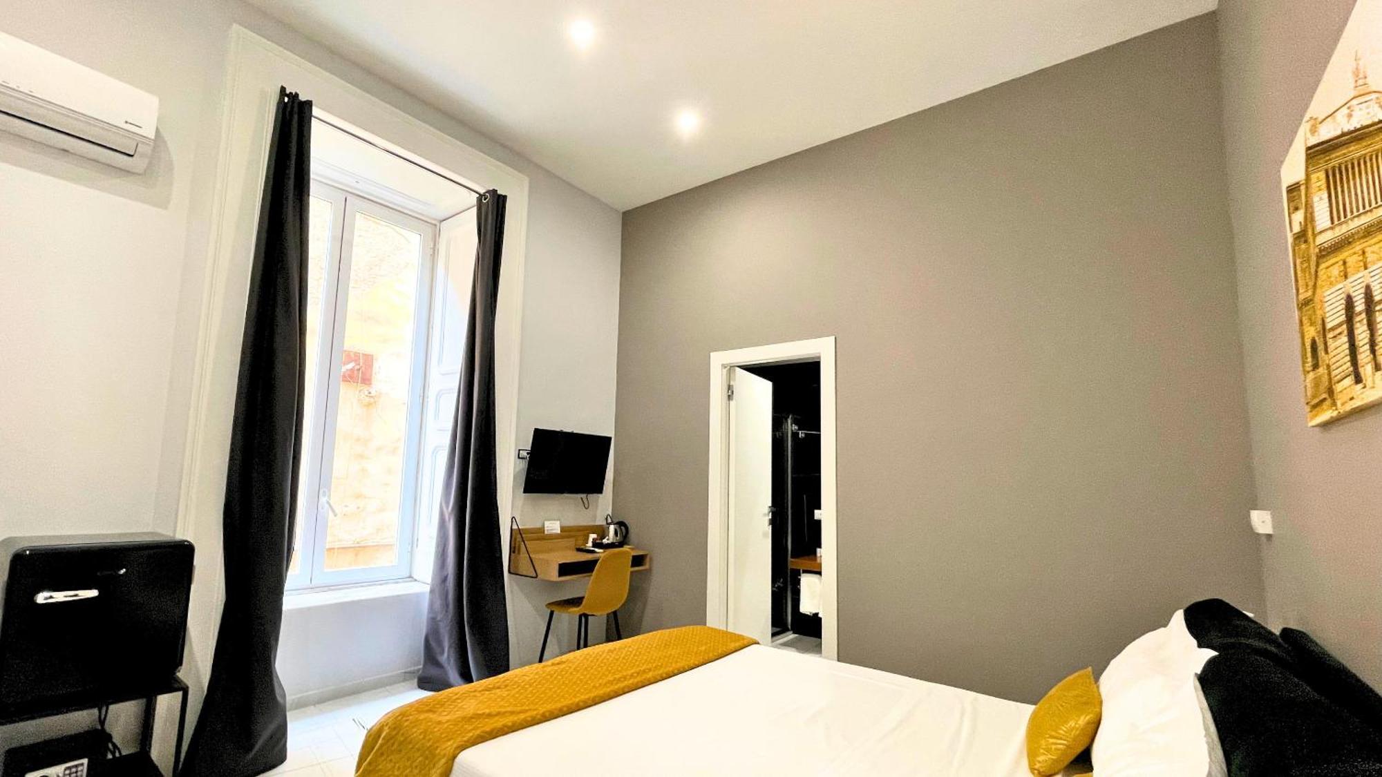 Hotel Palazzo Goyze à Naples Extérieur photo